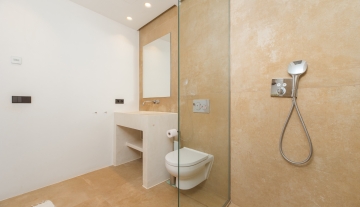 Resa Estates Ibiza sale villa Marlin vieuws bathroom shower 4.jpg